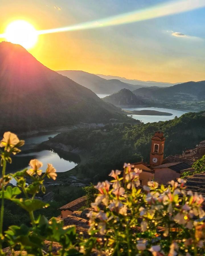 La Casa Sul Fiordo Lago Del Turano Paganico Sabino Zewnętrze zdjęcie
